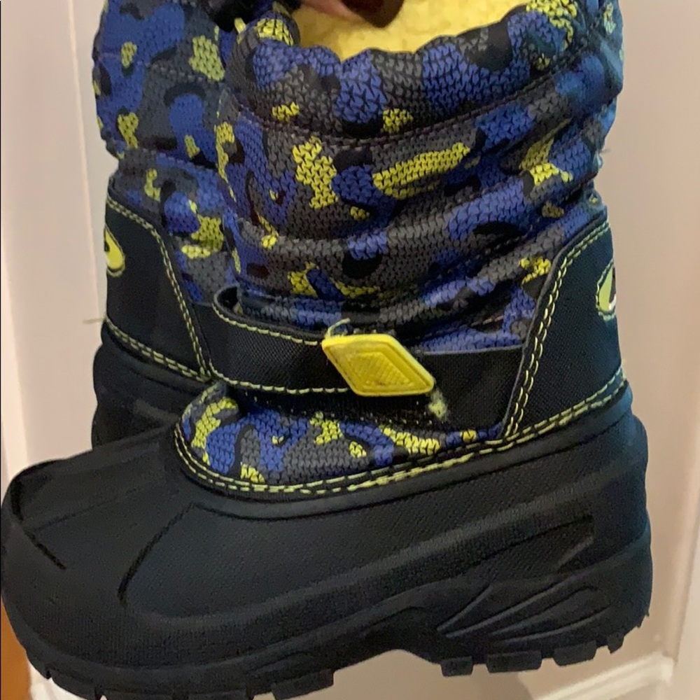 Boys snow boots